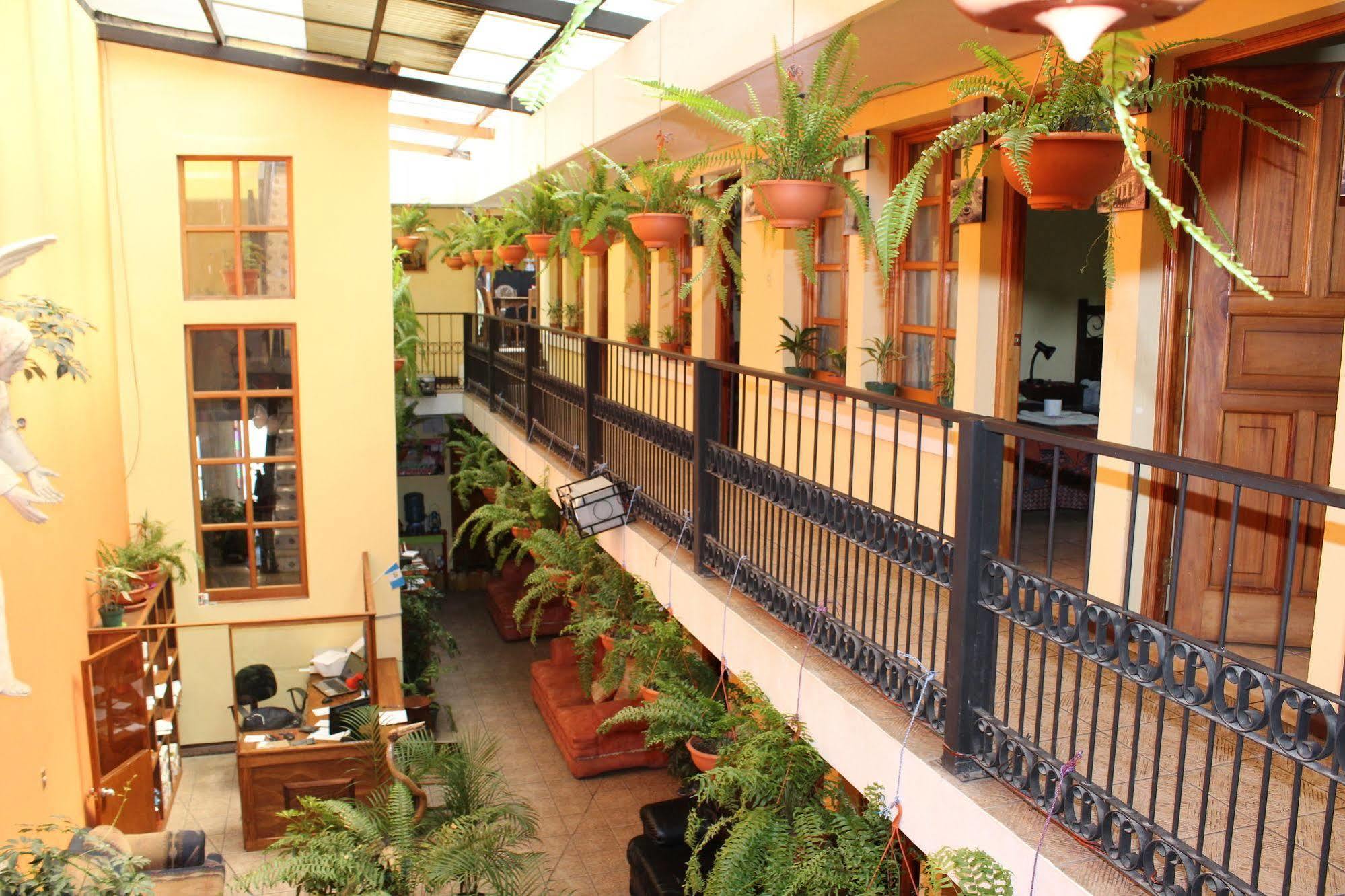 Hotel Kasa Kamelot Quetzaltenango Exterior photo