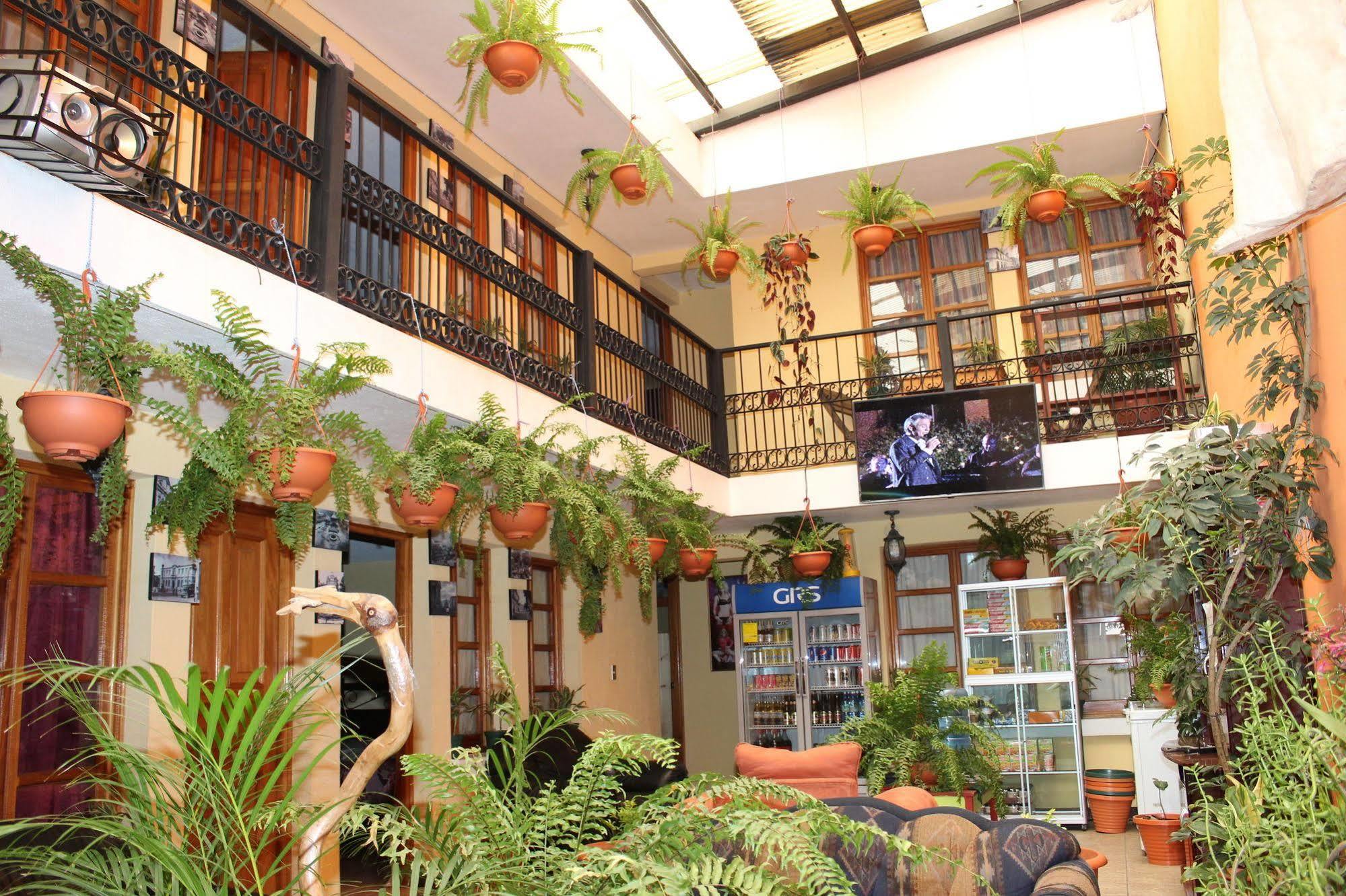 Hotel Kasa Kamelot Quetzaltenango Exterior photo
